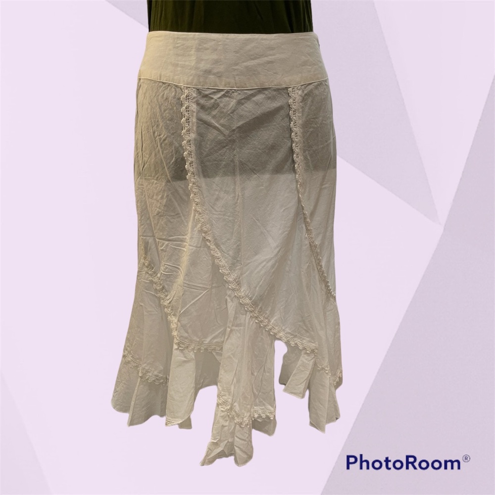 🆓 w/ purchase! A.n.a white ruffle skirt
